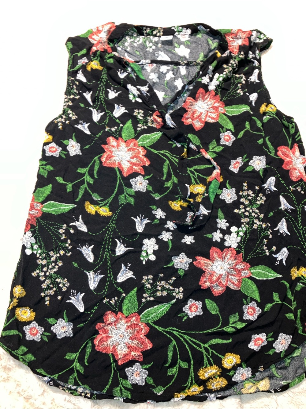 Old Navy Black Sleeveless Floral Embroidered V-Neck Camisole